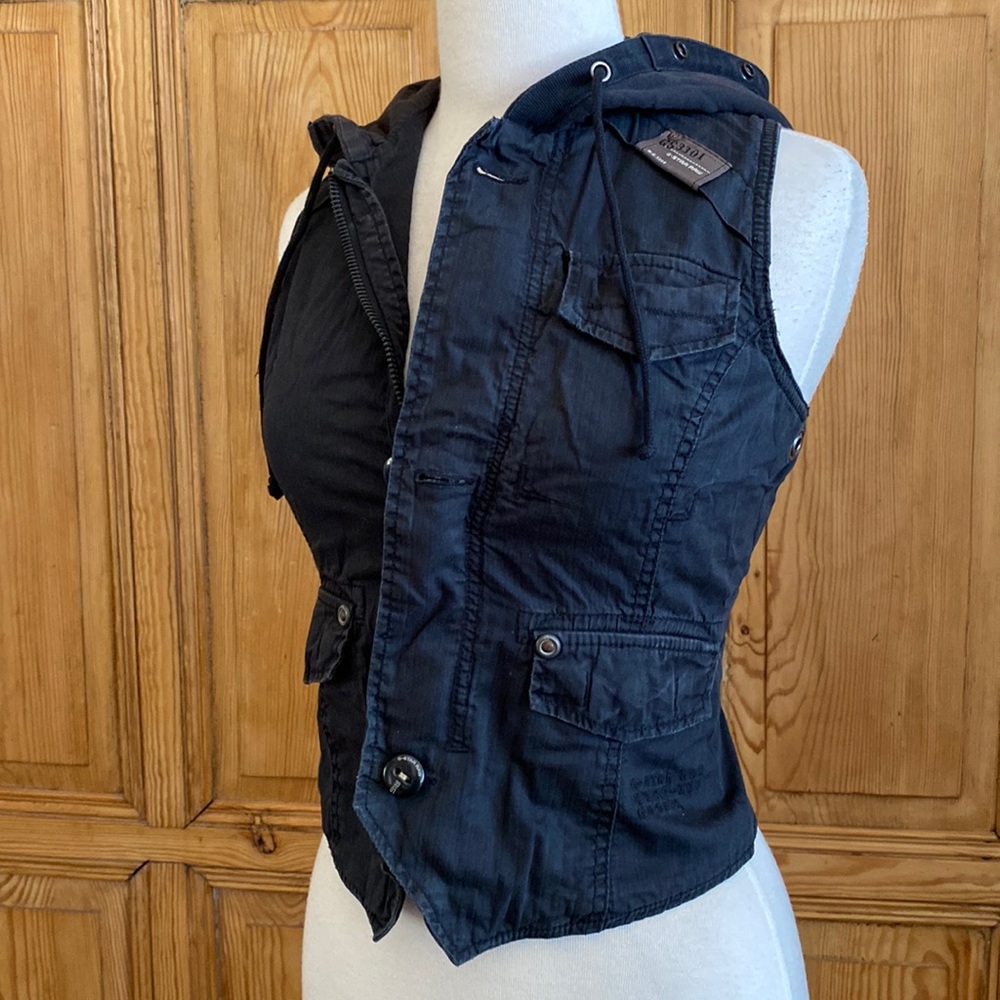 G-star Raw , woman’s black Zip-up Vest .